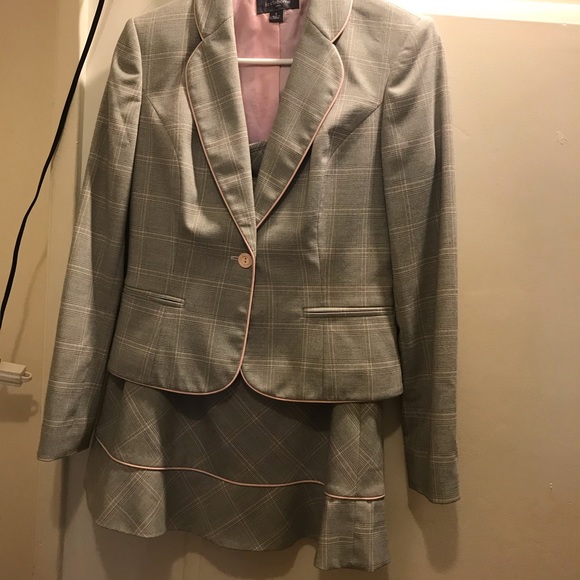 Suits - Picture 9 of 15